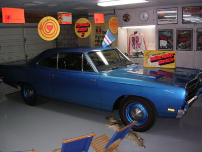 RR at Randy's & Costso, Valiant 027.JPG