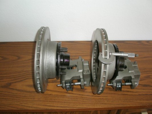 72 B Body Disc Brakes 003 (Small).JPG 72 B Body Disc Brakes 003 (Small).JPG