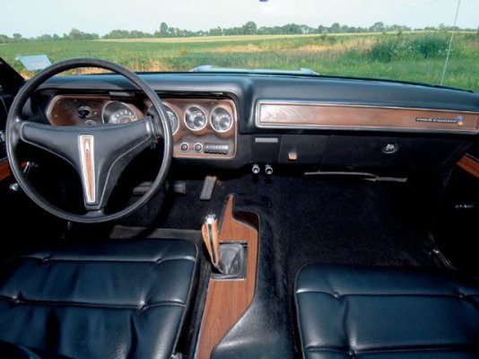 0706_mopp_04_z-1974_plymouth_road_runner-interior.jpg