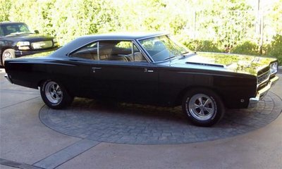 68 Roadrunner 426 Hemi black w-Cragers.jpg