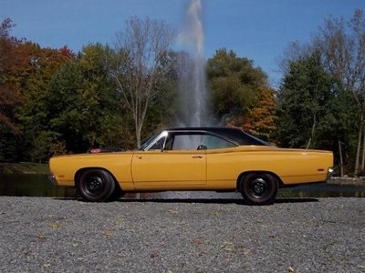 69.5 Roadrunner 4406bbl A12 999 Bahama Yellow #1.jpg