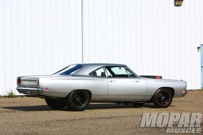 69.5 Roadrunner 4406bbl A12 A4-silver Mopar Muscle Mag #1.jpg