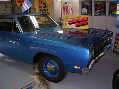 RR at Randy's & Costso, Valiant 021.jpg RR at Randy's & Costso, Valiant 021.jpg